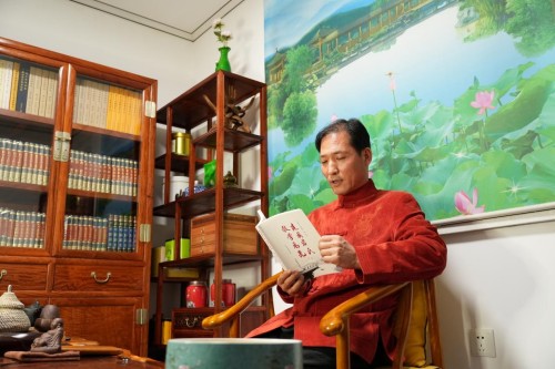 用儒释道文化经典化解人生困境——用古老智慧点亮人们的心灵的灯塔“当代杏坛使者—谢宗润